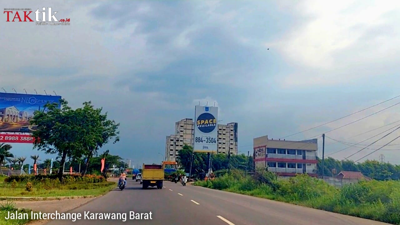 Gerbang Karawang Barat di Antara Rumput (Ilalang) dan Disparitas Sosial yang “Diperlihatkan”? Loh?